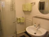 Badezimmer mit Dusche
